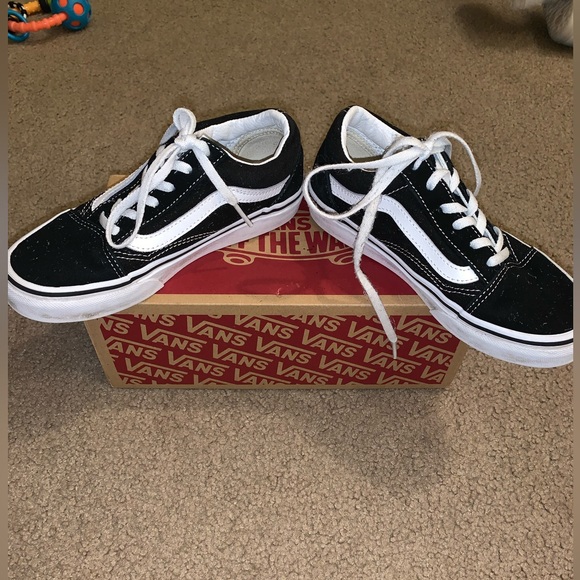 Boys Old Skool black and white Vans. Size 2. - Picture 2 of 7